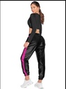 Jogger para dama con apariencia de cuero talla M negro